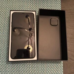 Unlocked iPhone 11 Pro Max 256GB Midnight Green